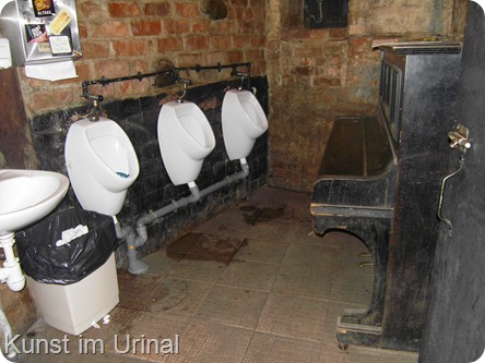 2013-06-28-001 Kunst im Urinal