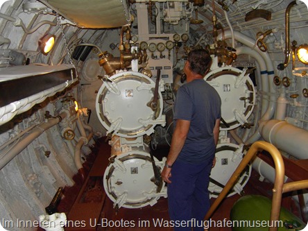 2013-07-11-0013 Im Inneren eines U-Bootes im Wasserflughafenmuseum 2013-07-11-0013 Im Inneren eines U-Bootes im Wasserflughafenmuseum